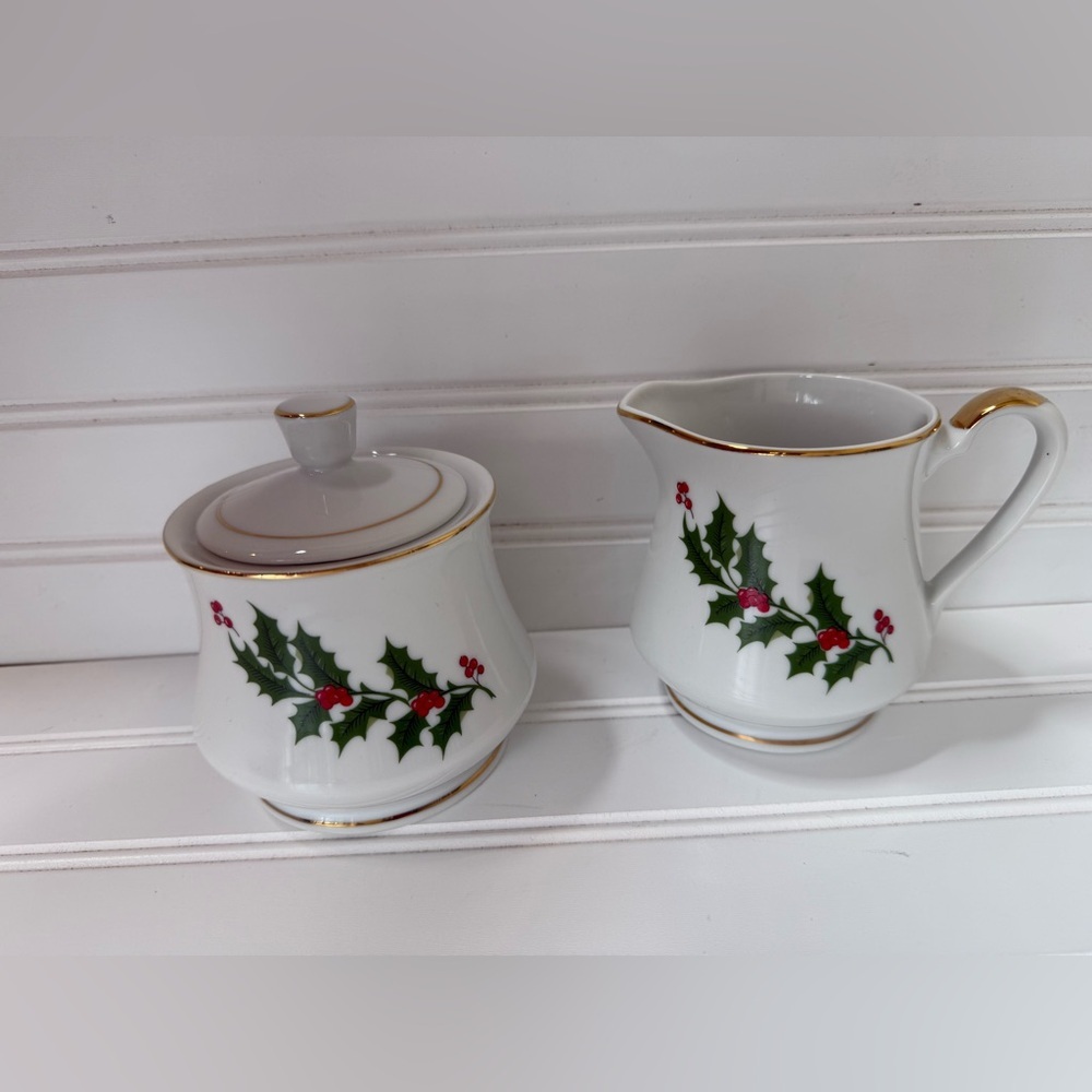Macy’s Porcelain All The Trimmings Creamer & Sugar Bowl Christmas Holly 1672